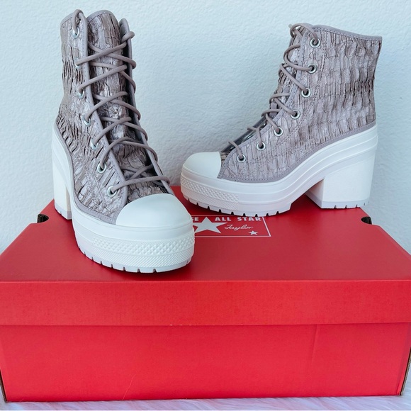 NIB! Chuck 70 De Luxe Satin Heel in
Chaotic Neutral / Egret Women’s US Size 7.5 - Picture 14 of 16